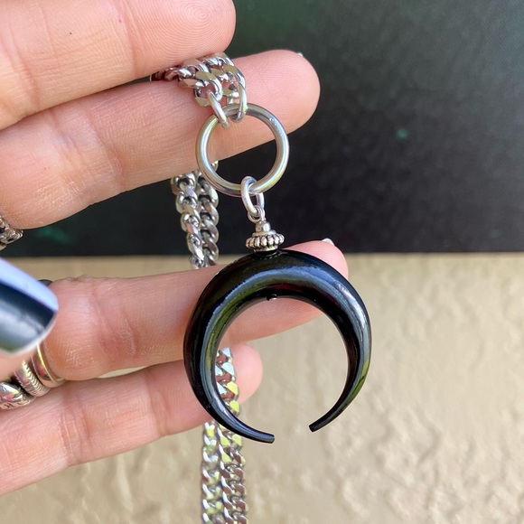 Black carved horn upside down moon lunula design Stainless steel choker necklace - Picture 2 of 14